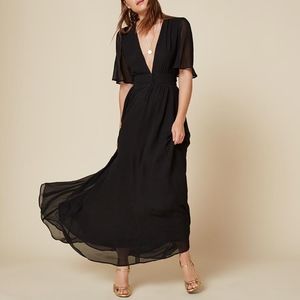 REFORMATION PLUNGING V-NECK TEEGAN DRESS IN BLACK